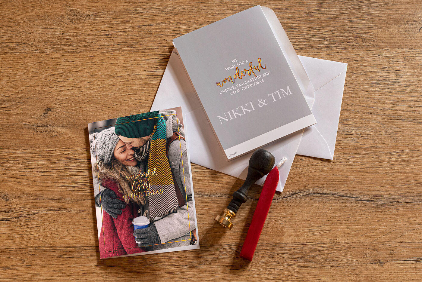 Een liefdevol winters motief op een kaart met de tekst "Wishing you a wonderful holiday season", met envelop en zegel.