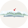 Een geopend fotoboek toont een liefelijk landschap met bergen, bossen en rode hartjes.